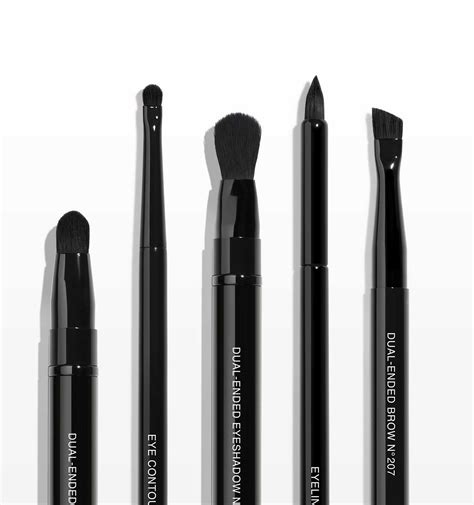 retractable eye contour brush